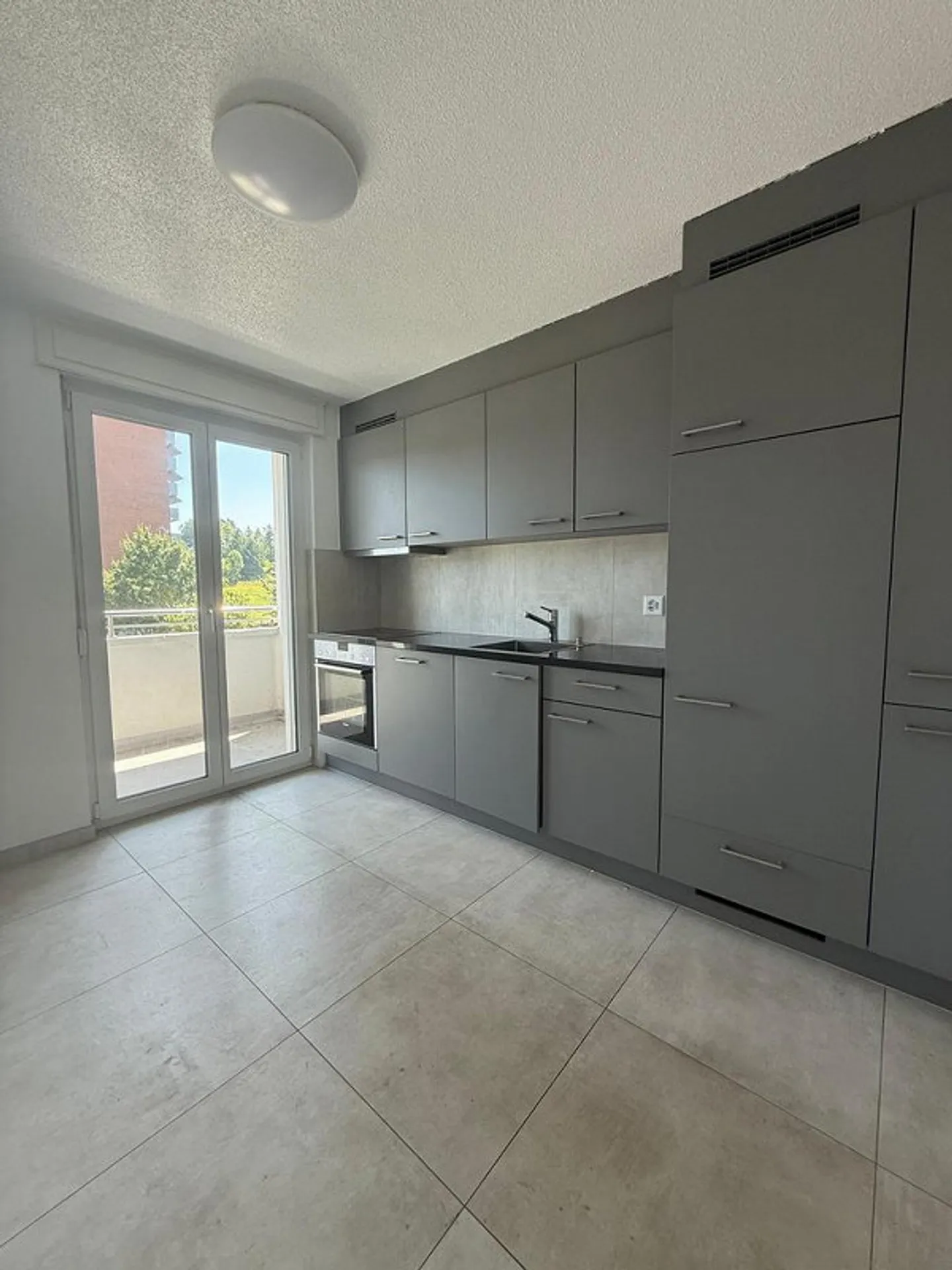 Appartamento moderno di 4,5 locali al 2° piano con due balconi - Foto 1 di 12