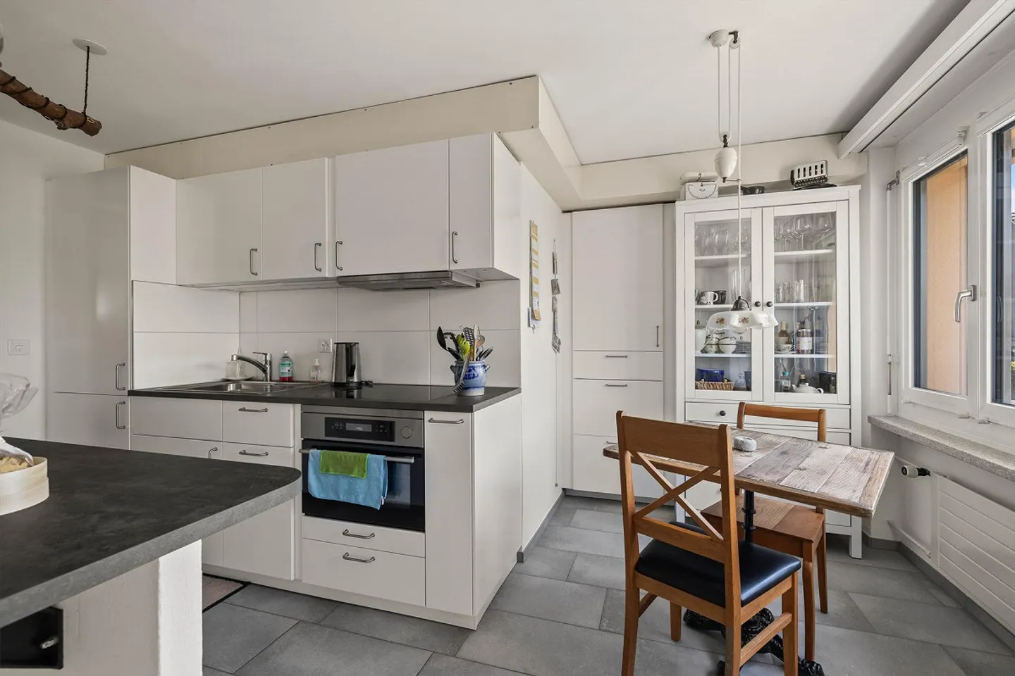 Casa plurifamiliare con 5 unità abitative e riserva di terreno adiacente - Foto 8 di 17