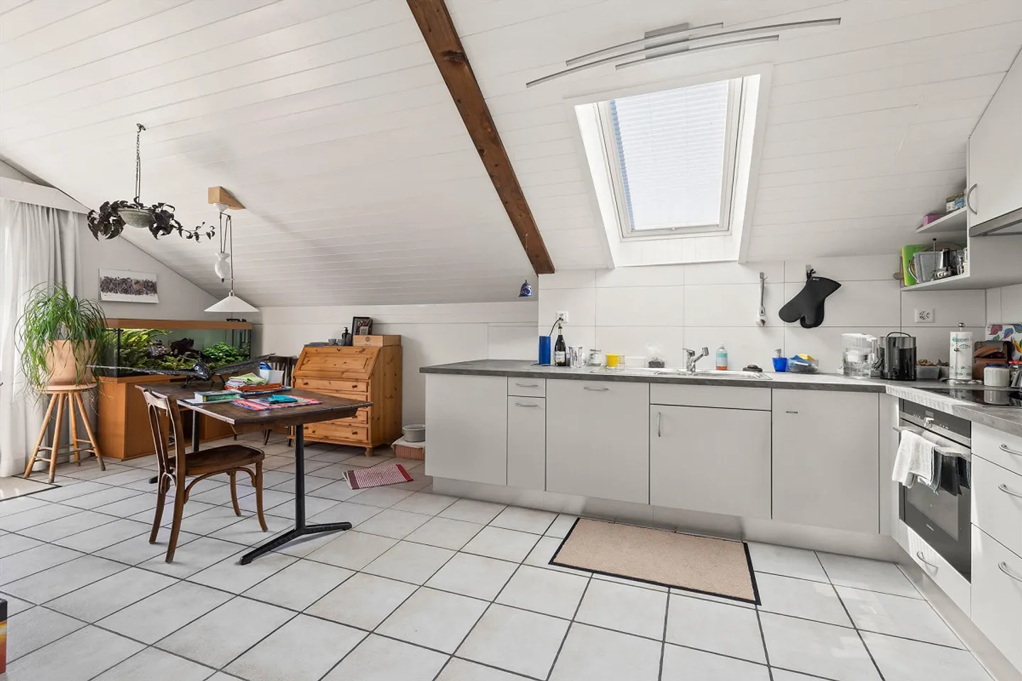 Casa plurifamiliare con 5 unità abitative e riserva di terreno adiacente - Foto 11 di 17