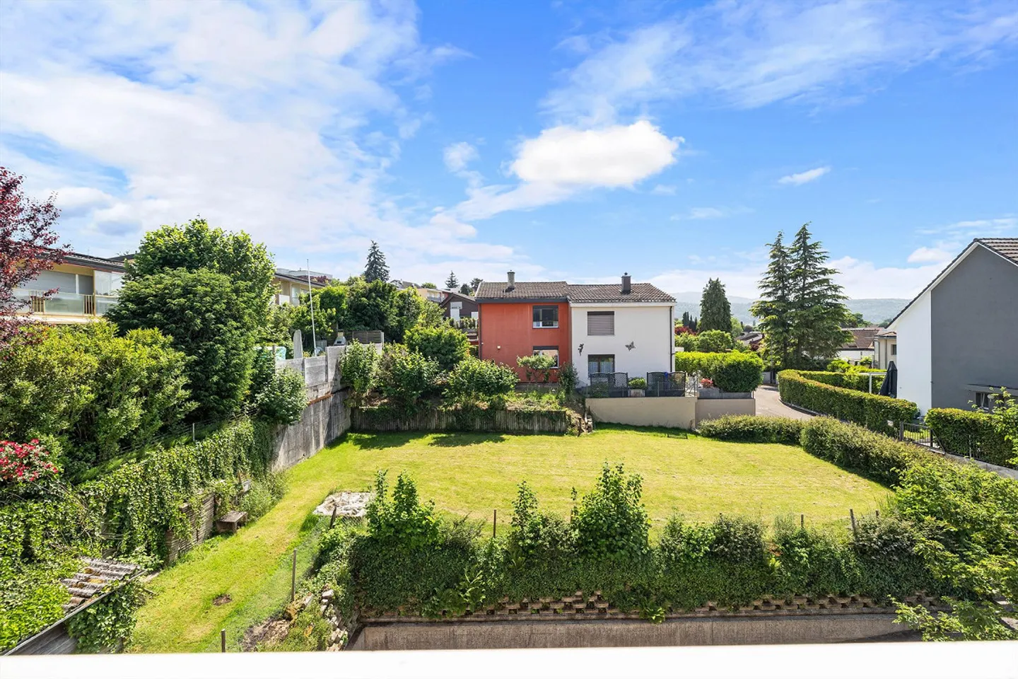 Casa plurifamiliare con 5 unità abitative e riserva di terreno adiacente - Foto 14 di 17