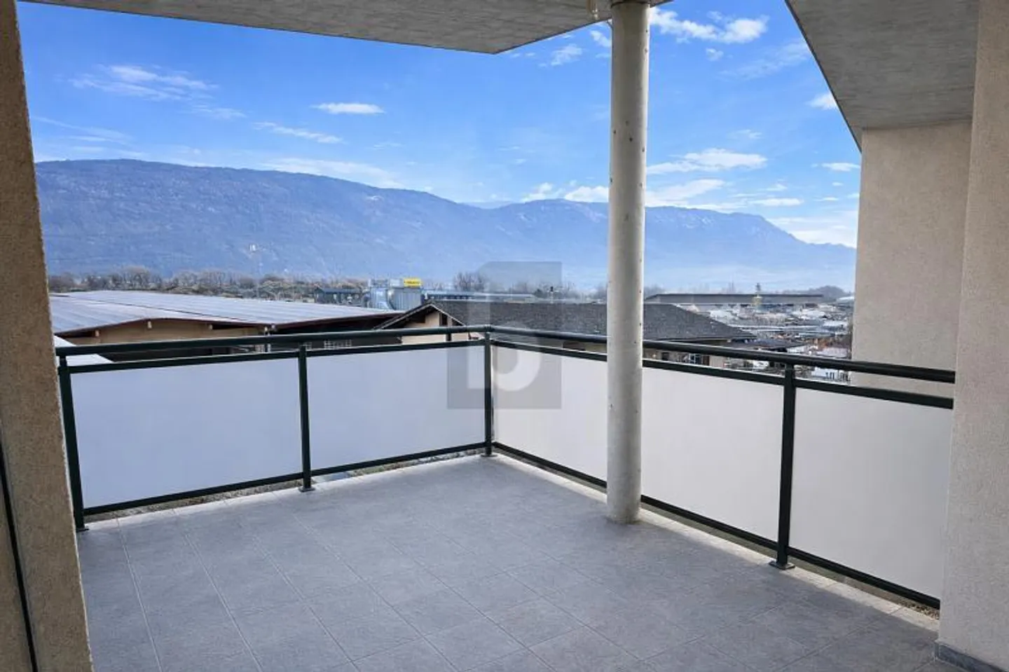 Appartement Lumineux avec Terrasse - Photo 1 sur 5