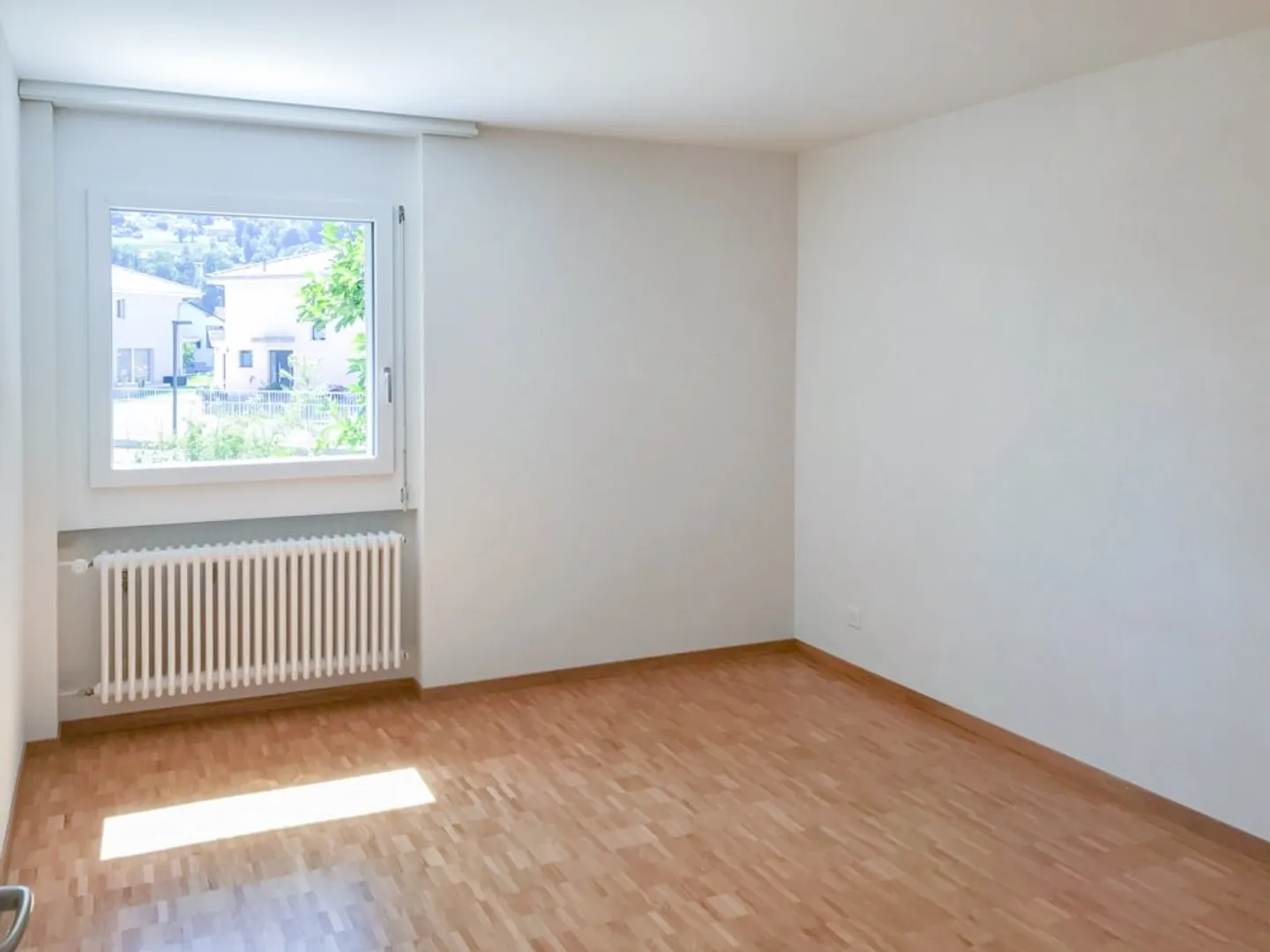 Appartement moderne 2.5 pièces avec balcon spacieux - Photo 1 sur 13