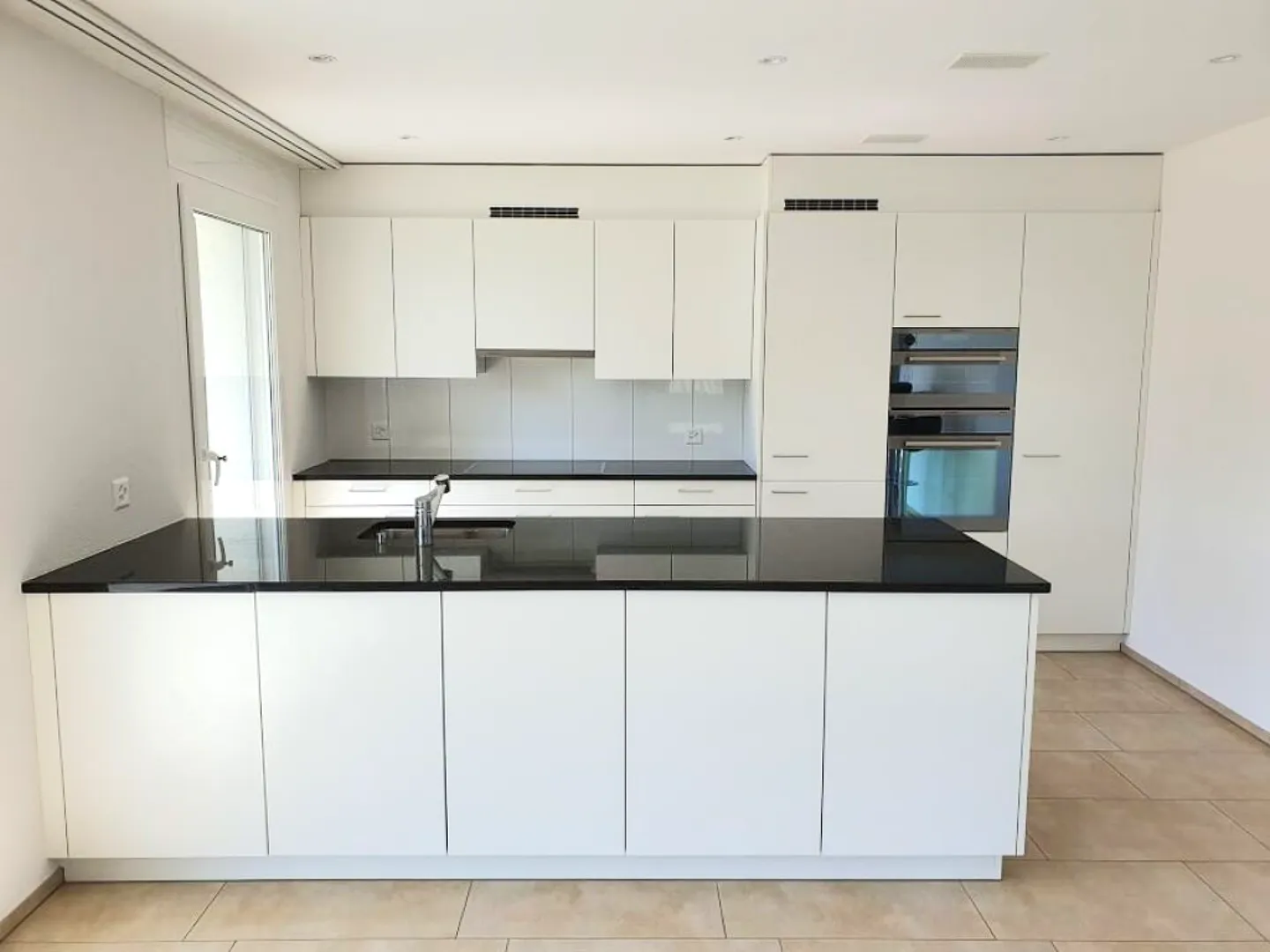 Exclusive Ground Floor Apartment - Photo 2 of 12