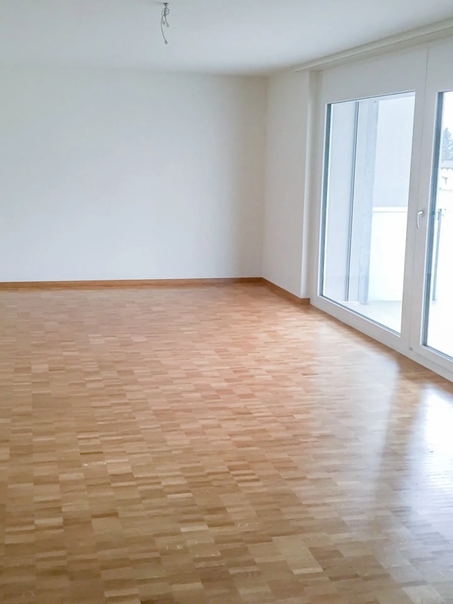 Appartement moderne 2.5 pièces avec balcon spacieux - Photo 2 sur 13