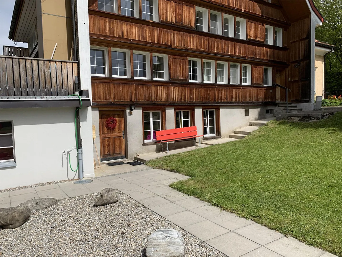 Charmante appartement sous les combles avec accès au jardin dans une maison Appenzeller - Photo 4 sur 12