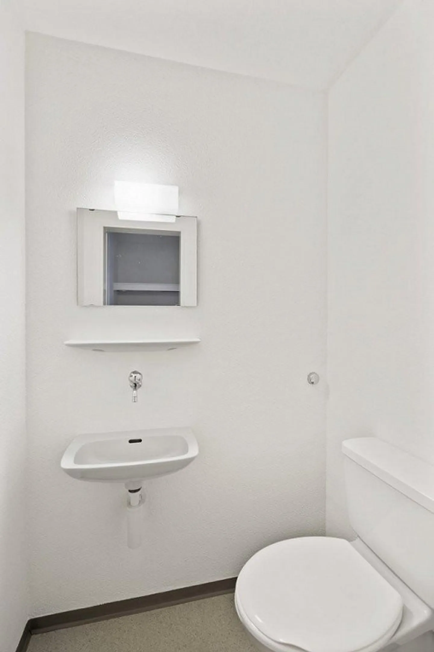 Family-friendly living with a view of greenery - Photo 5 of 6