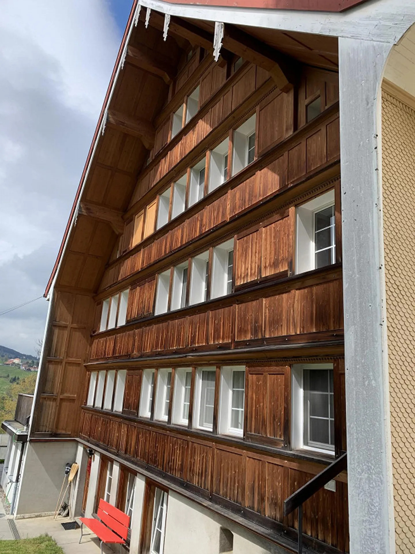 Charmante appartement sous les combles avec accès au jardin dans une maison Appenzeller - Photo 5 sur 12