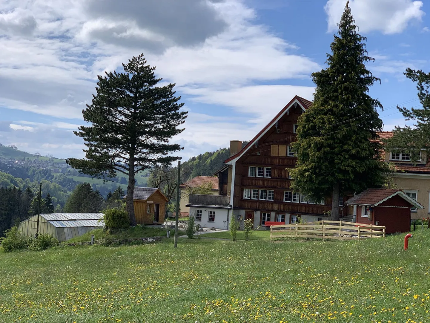 Charmante appartement sous les combles avec accès au jardin dans une maison Appenzeller - Photo 2 sur 12