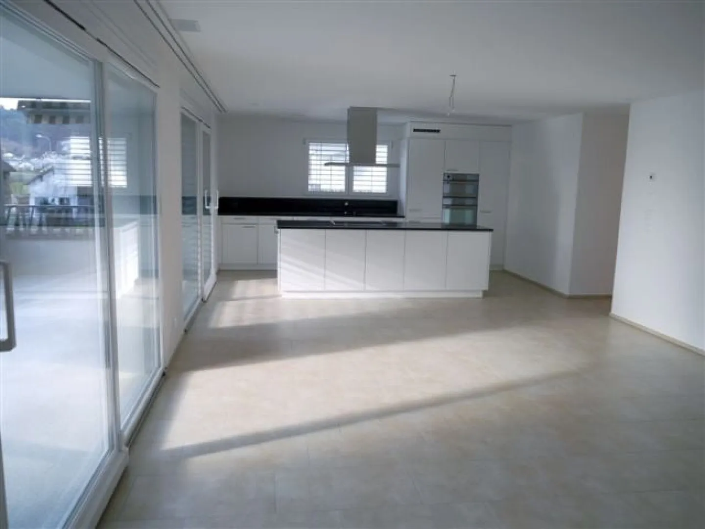 Exclusive Ground Floor Apartment - Photo 3 of 12