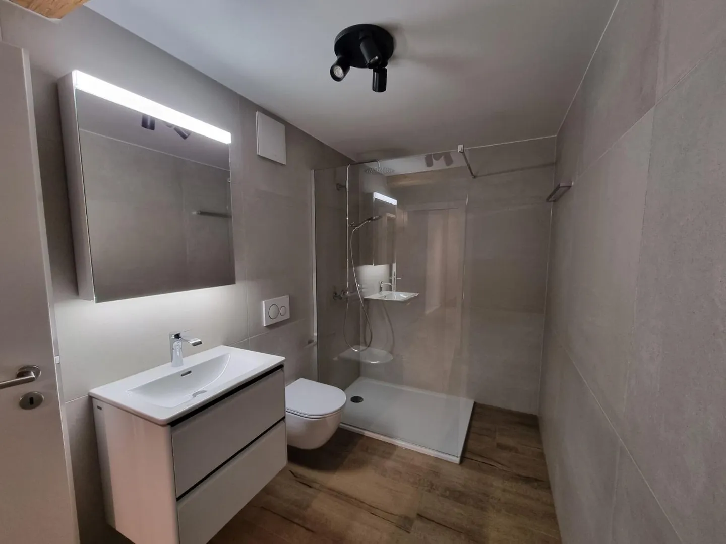 Appartement avec 2,5 pièces + espace de grenier - Photo 7 sur 8
