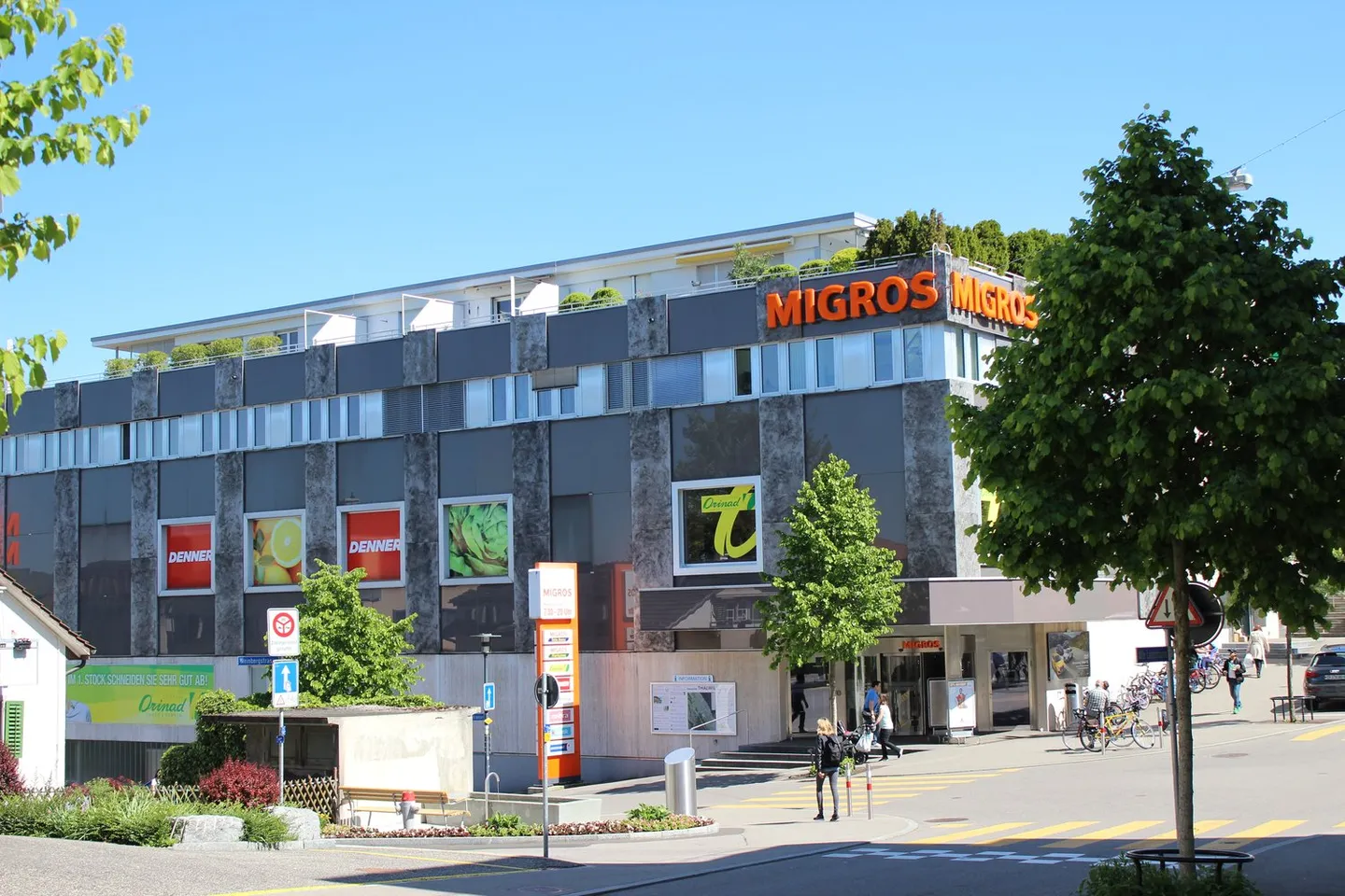 Garez-vous sans souci au cœur de Thalwil - Places de parking souterrain disponibles immédiatement - Photo 2 sur 5