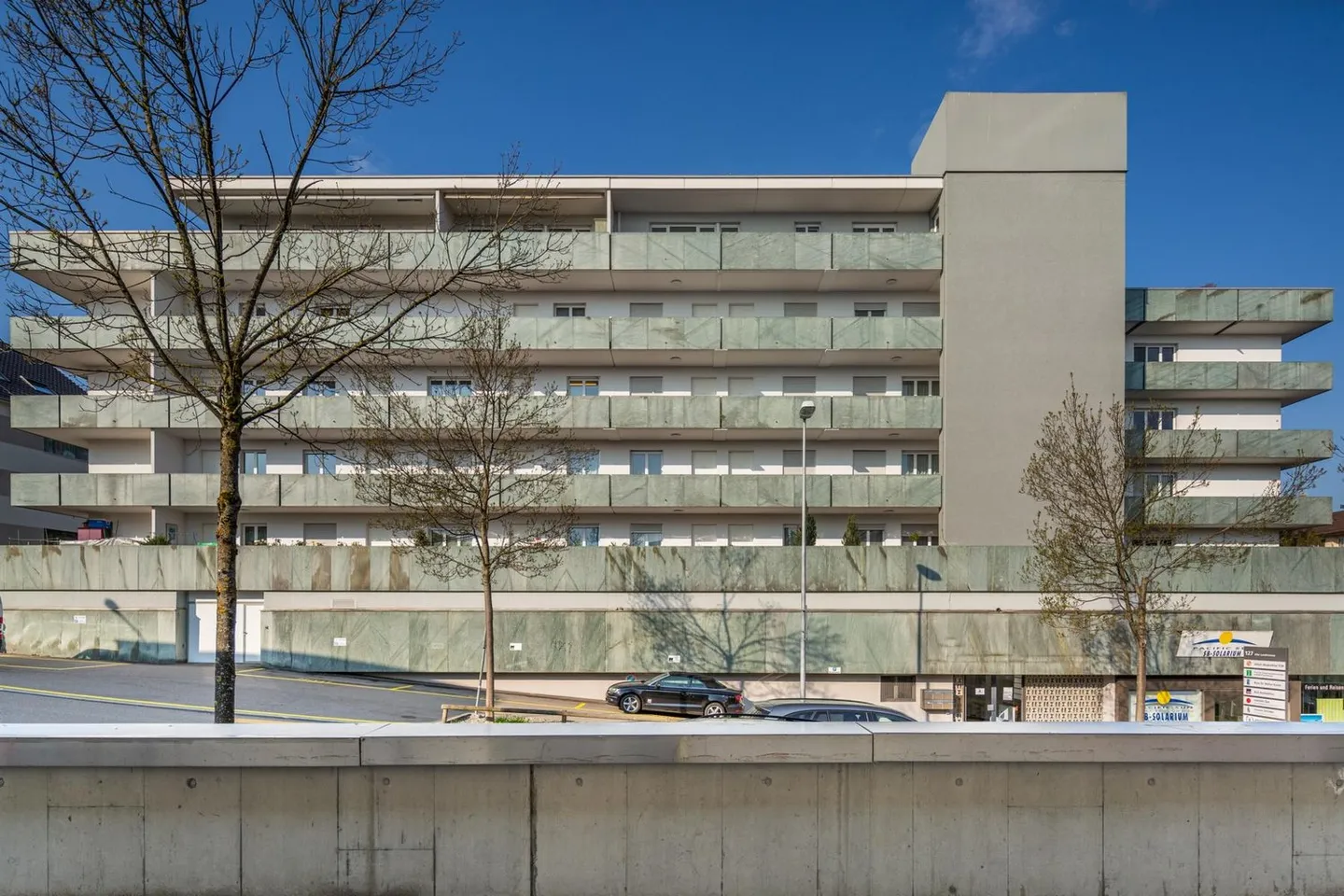 Garez-vous sans souci au cœur de Thalwil - Places de parking souterrain disponibles immédiatement - Photo 3 sur 5