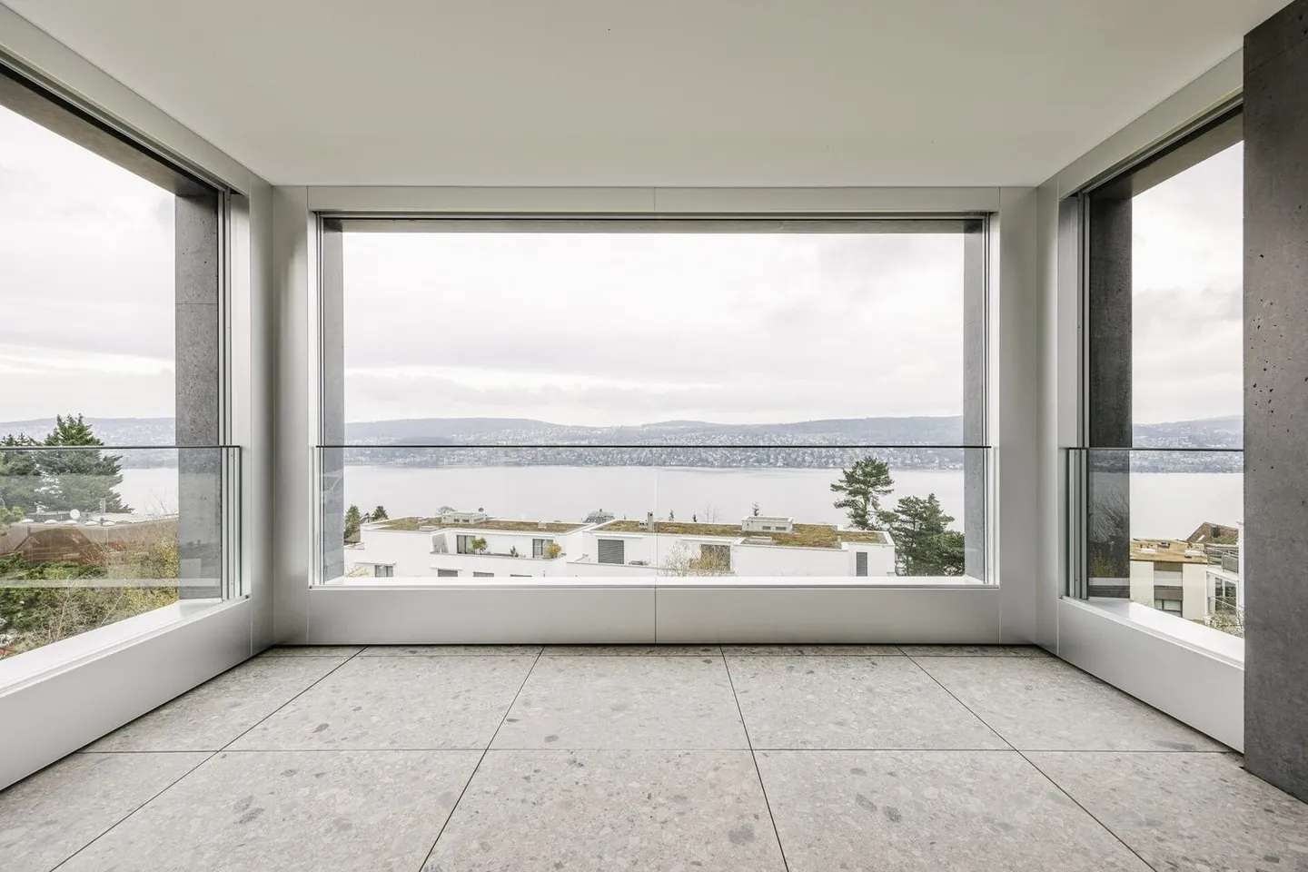 Exklusive 3.5-Zimmerwohnung mit unverbaubarem See- und Bergblick - Foto 3 von 8