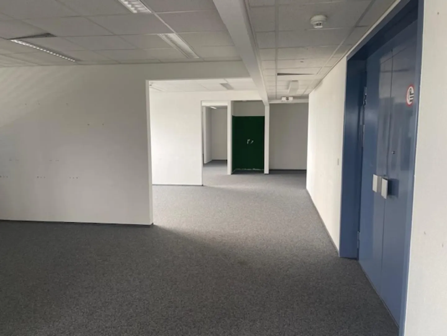 Geräumige Bürofläche mit Alpensicht - Foto 8 von 11