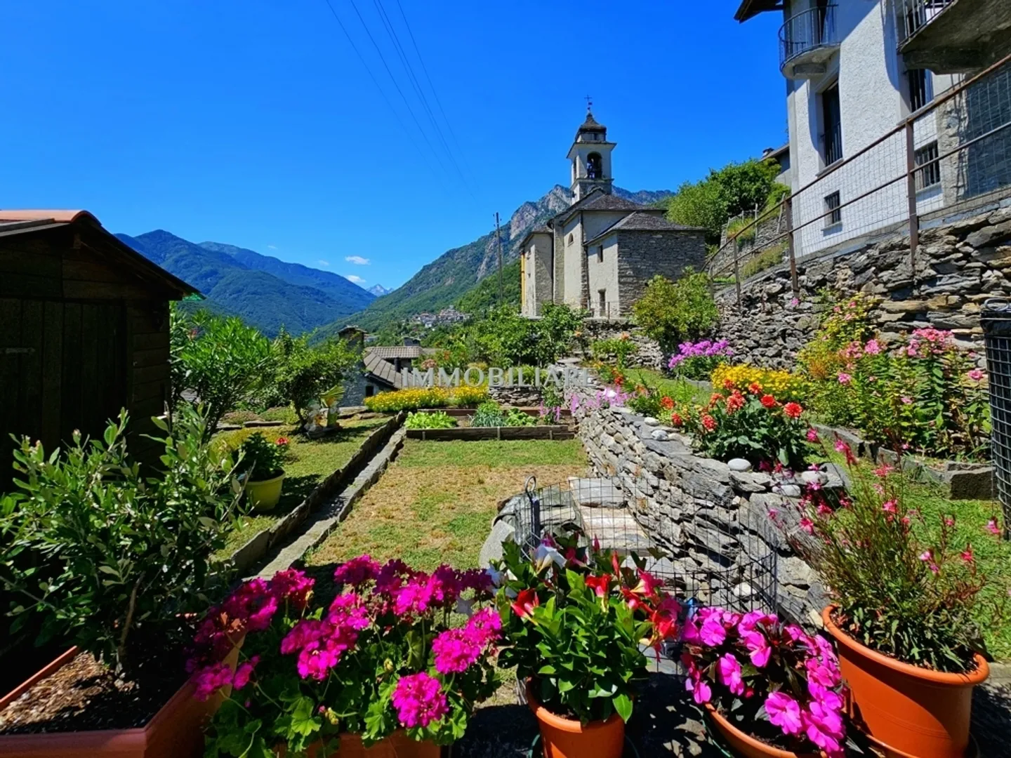 Maison tessino originale avec vue et jardin dans le noyau d'Auressio - Photo 1 sur 13