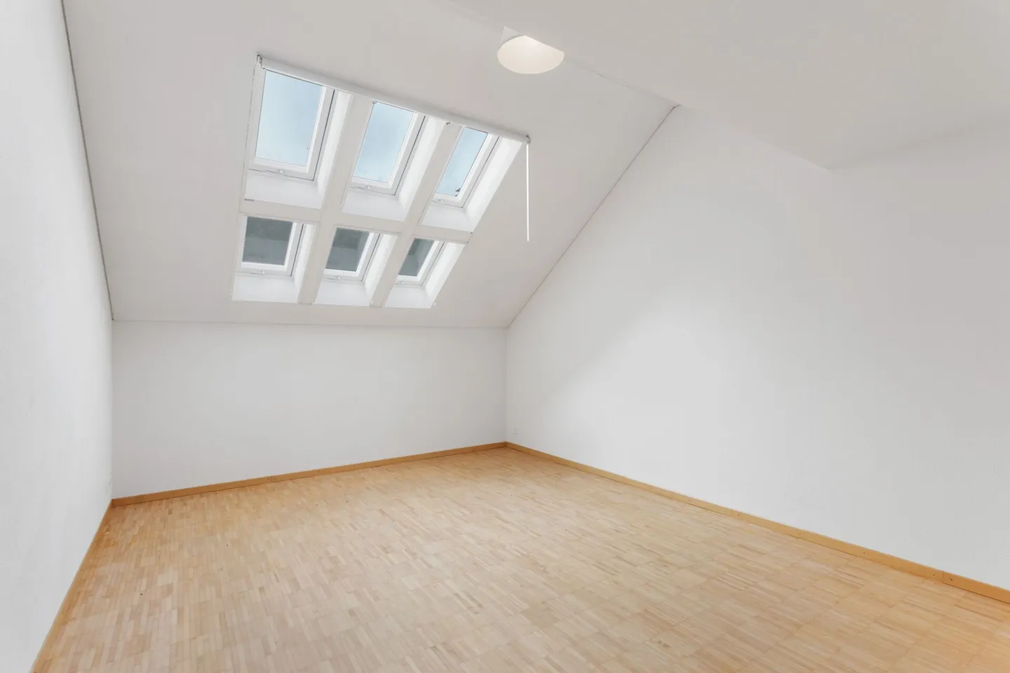 Appartement en duplex spacieux de 5 ½ pièces avec loggia confortable et vue sur la verdure ! - Photo 4 sur 13