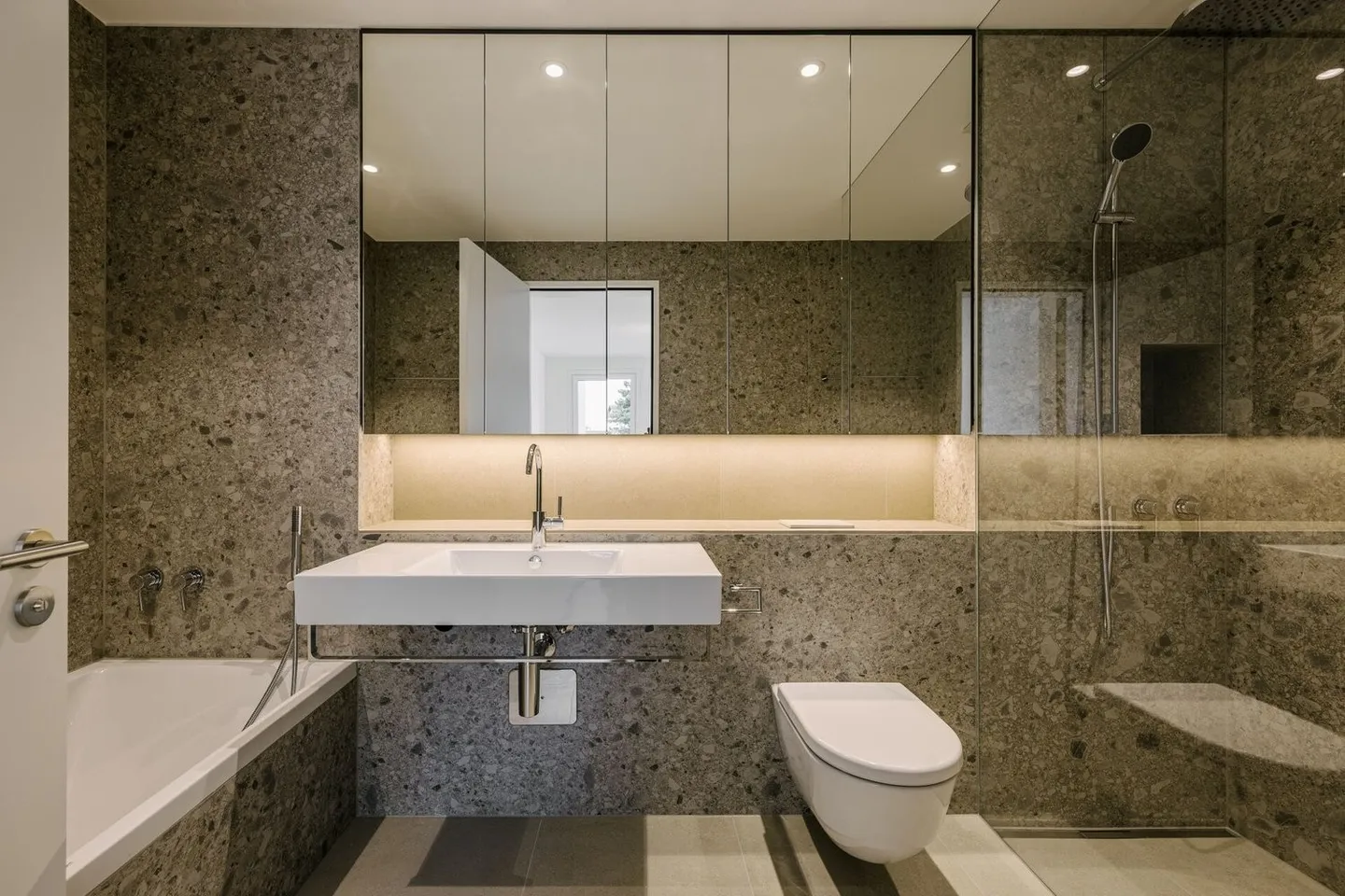 Exklusive 3.5-Zimmerwohnung mit unverbaubarem See- und Bergblick - Foto 8 von 8