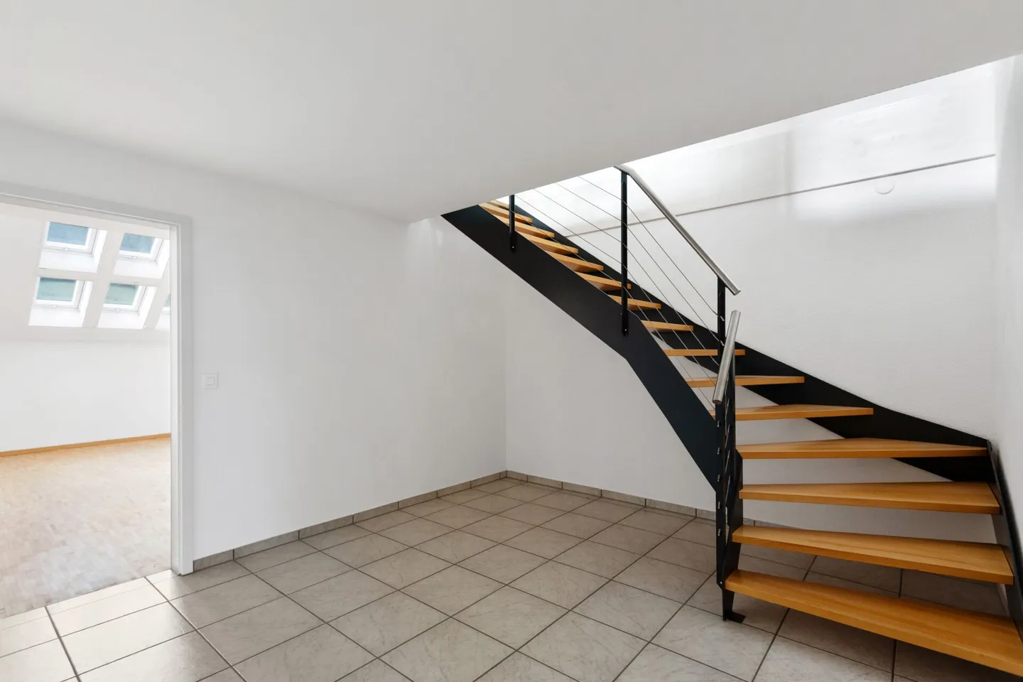 Appartement en duplex spacieux de 5 ½ pièces avec loggia confortable et vue sur la verdure ! - Photo 6 sur 13
