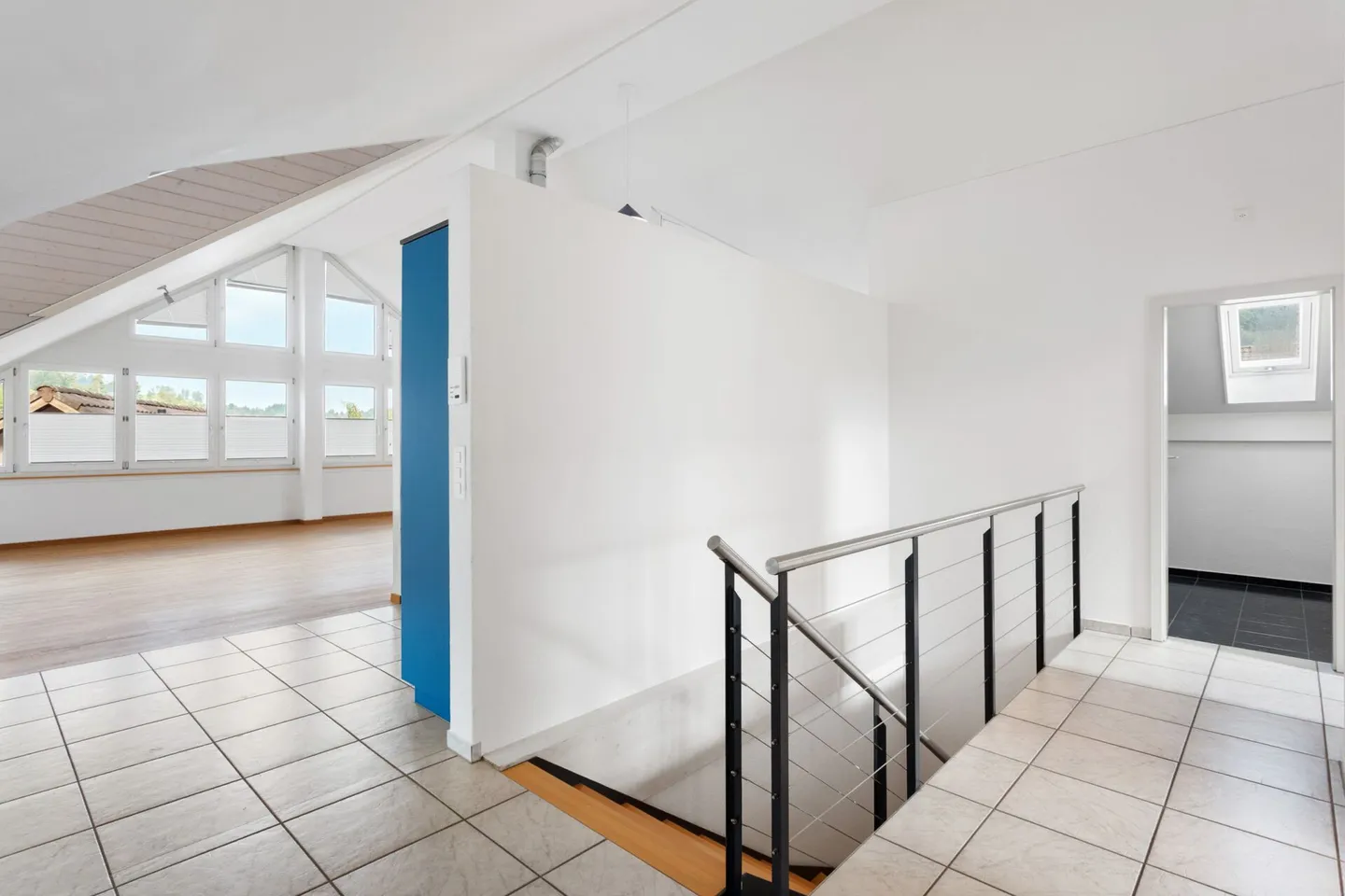 Appartement en duplex spacieux de 5 ½ pièces avec loggia confortable et vue sur la verdure ! - Photo 7 sur 13