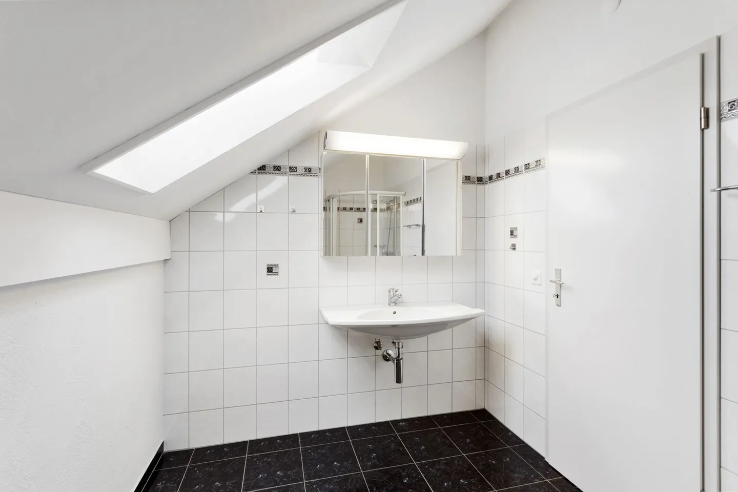 Appartement en duplex spacieux de 5 ½ pièces avec loggia confortable et vue sur la verdure ! - Photo 8 sur 13