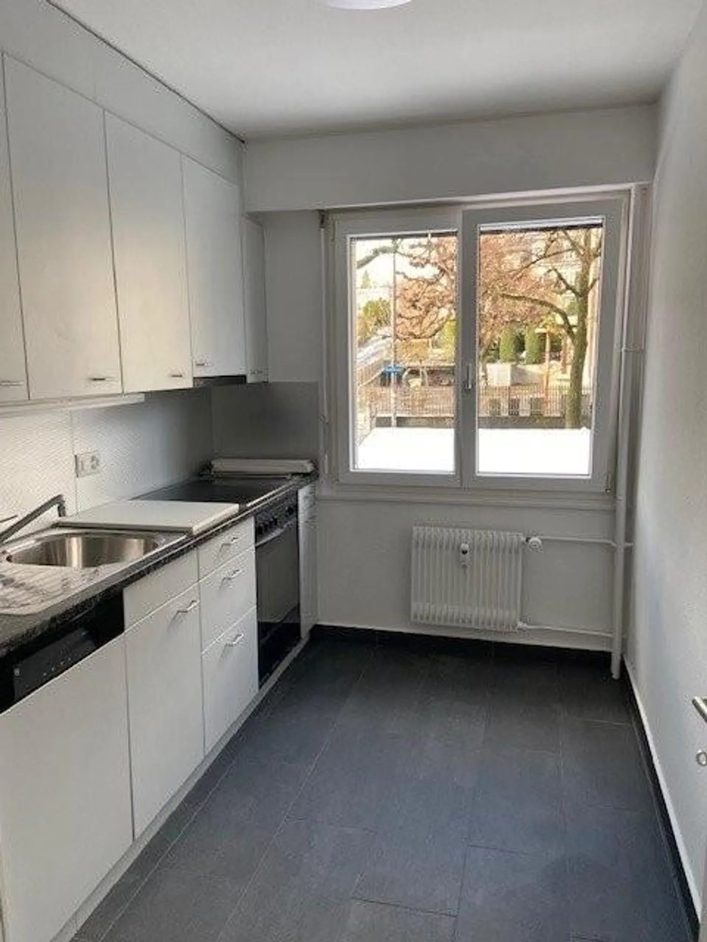 Bright, modern apartment in the Länggass district - Photo 1 of 10