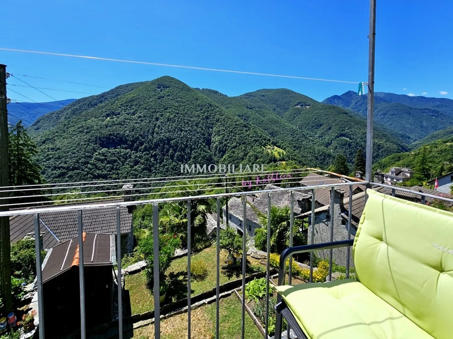 Maison tessino originale avec vue et jardin dans le noyau d'Auressio - Photo 7 sur 13