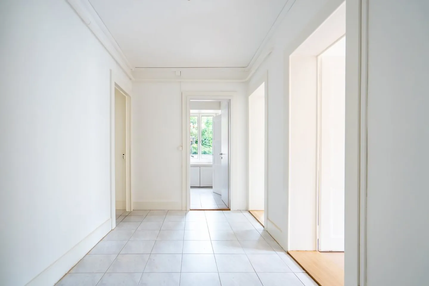 Charming Apartment in Central Lausanne - Photo 2 of 9