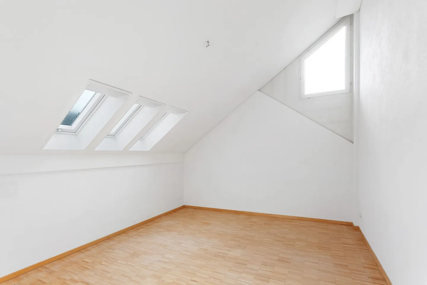 Appartement en duplex spacieux de 5 ½ pièces avec loggia confortable et vue sur la verdure ! - Photo 9 sur 13