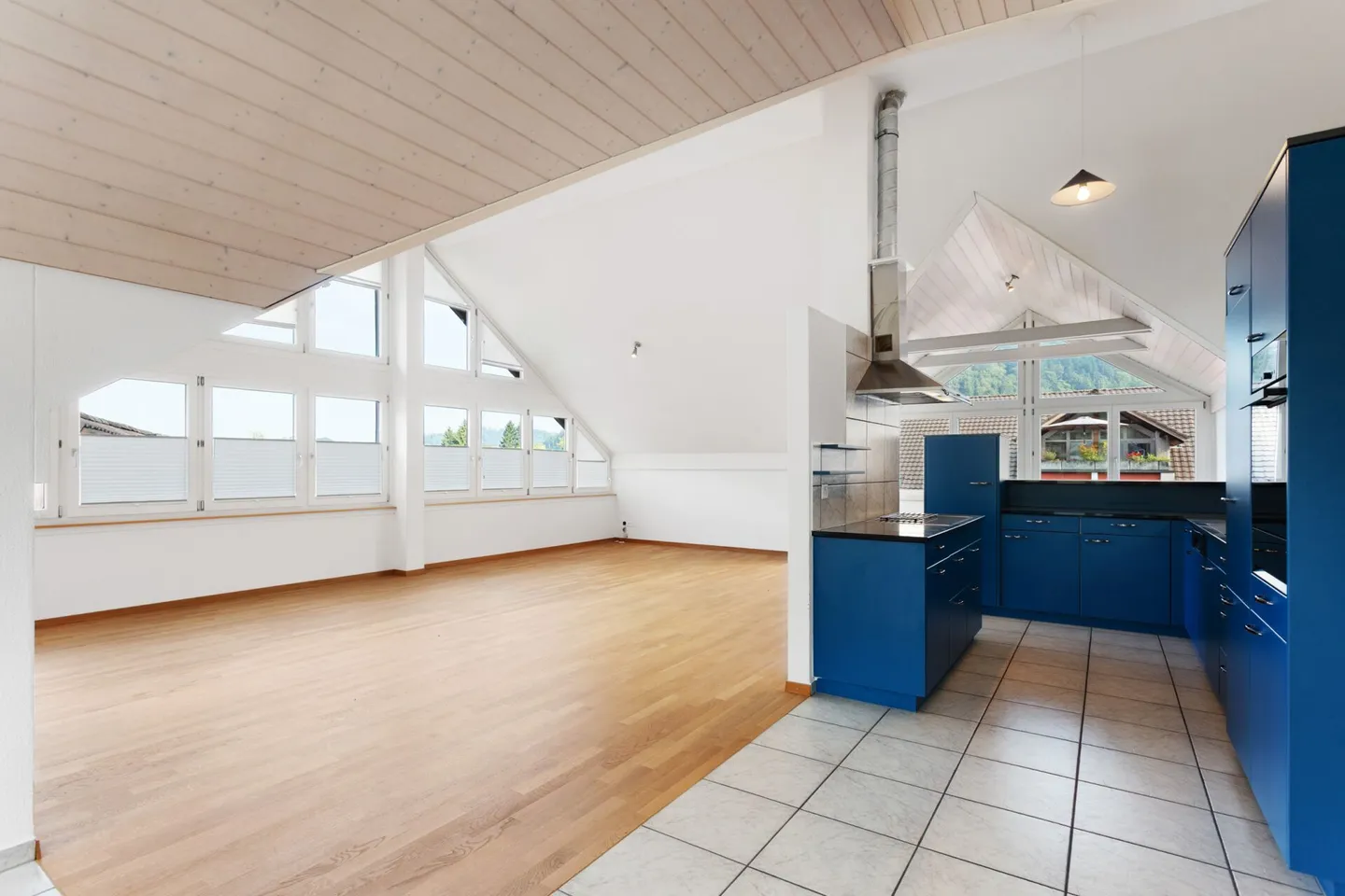 Appartement en duplex spacieux de 5 ½ pièces avec loggia confortable et vue sur la verdure ! - Photo 1 sur 13