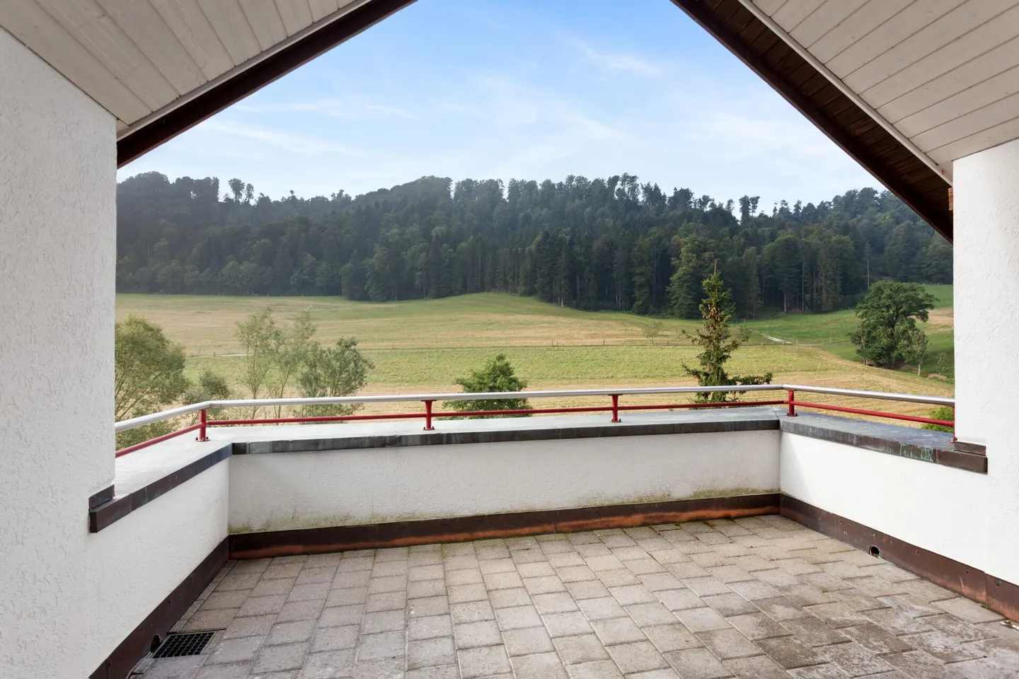 Appartement en duplex spacieux de 5 ½ pièces avec loggia confortable et vue sur la verdure ! - Photo 2 sur 13