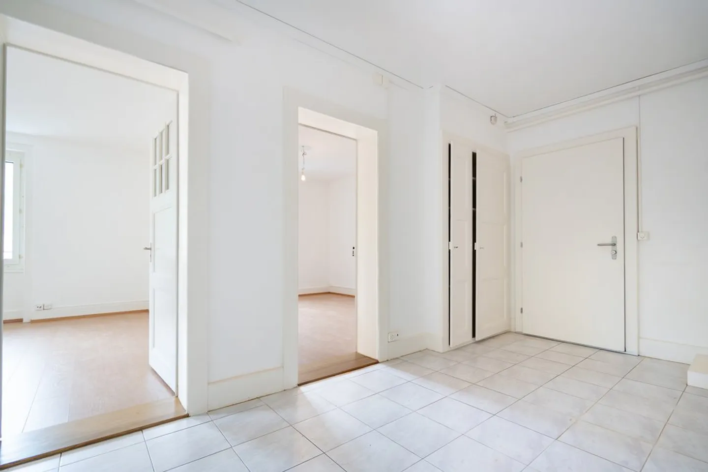 Charming Apartment in Central Lausanne - Photo 3 of 9