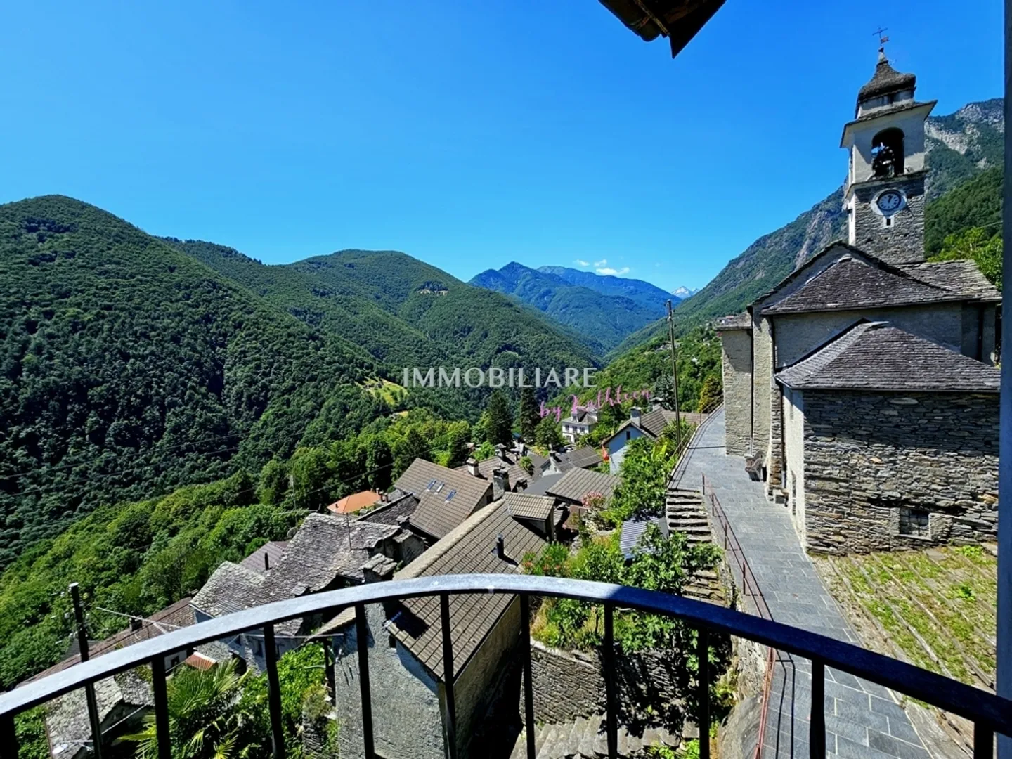 Maison tessino originale avec vue et jardin dans le noyau d'Auressio - Photo 9 sur 13