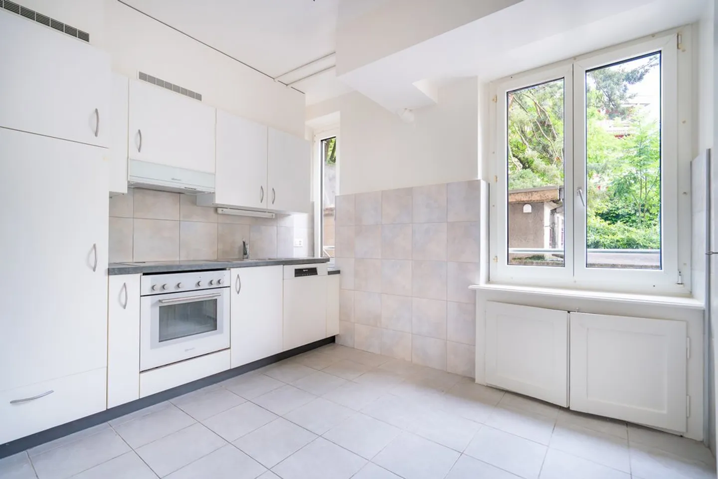 Charming Apartment in Central Lausanne - Photo 5 of 9