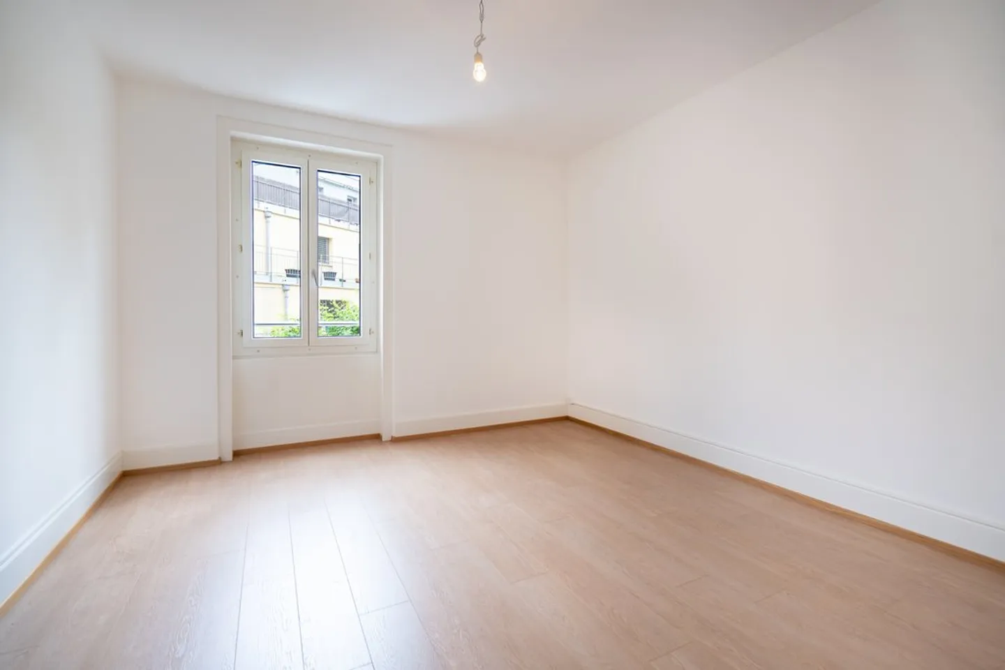 Charming Apartment in Central Lausanne - Photo 7 of 9