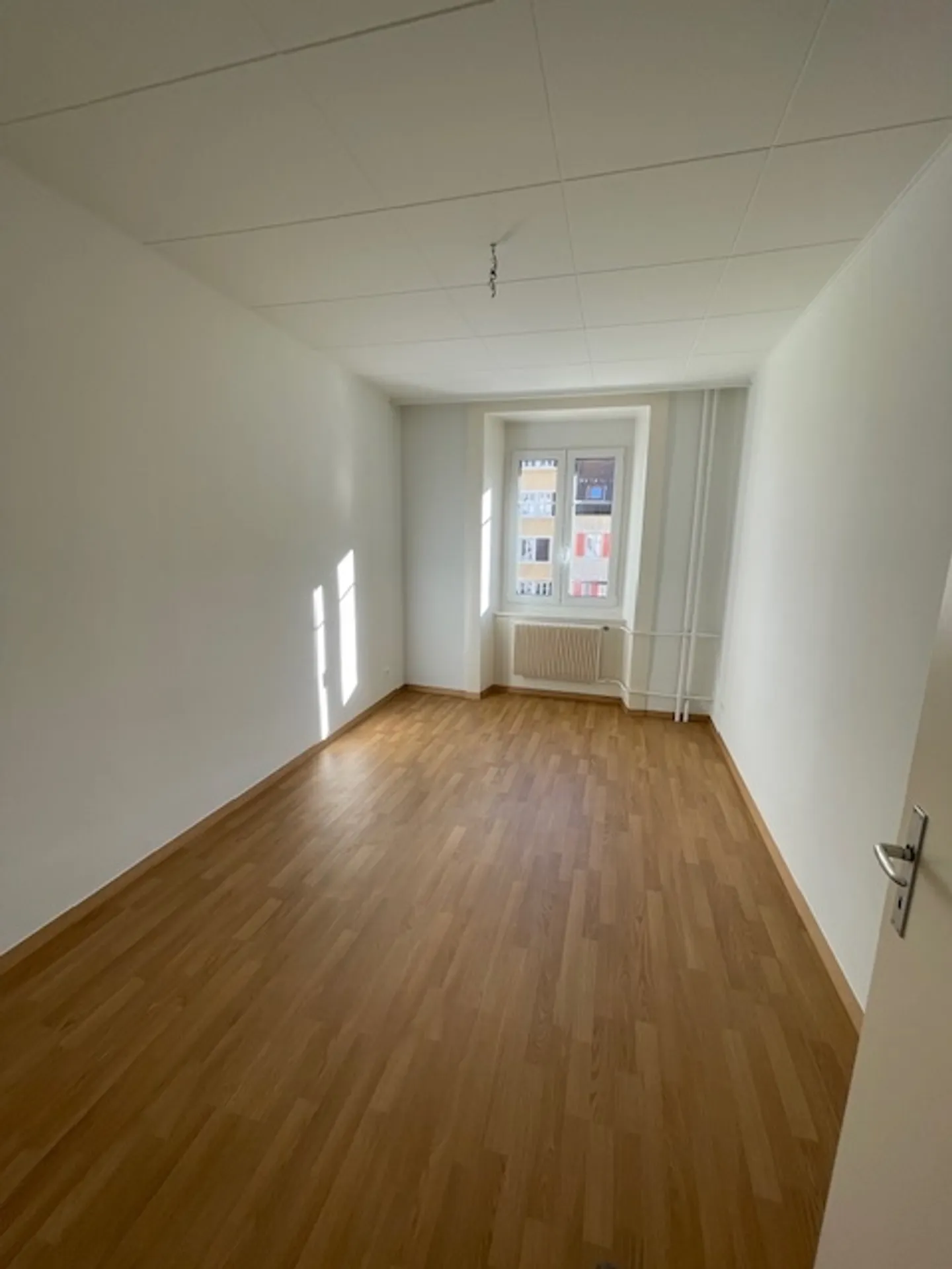 Bel appartement de 3 pièces à La Chaux-de-Fonds entièrement rénové - Photo 4 sur 8