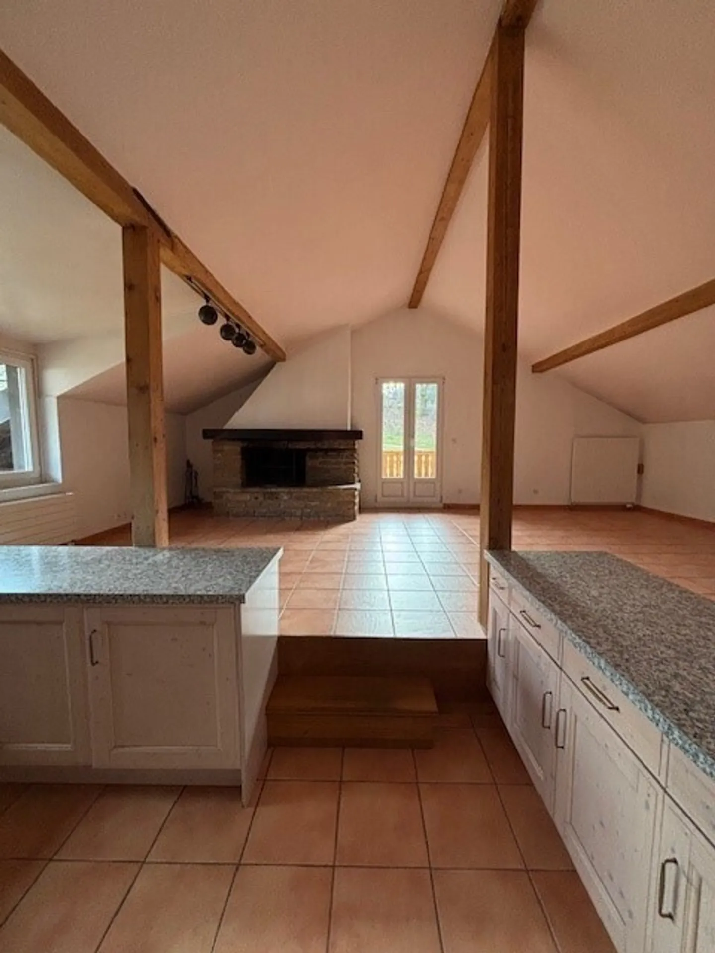 Spacious 3.5 room apartment - Photo 3 of 10