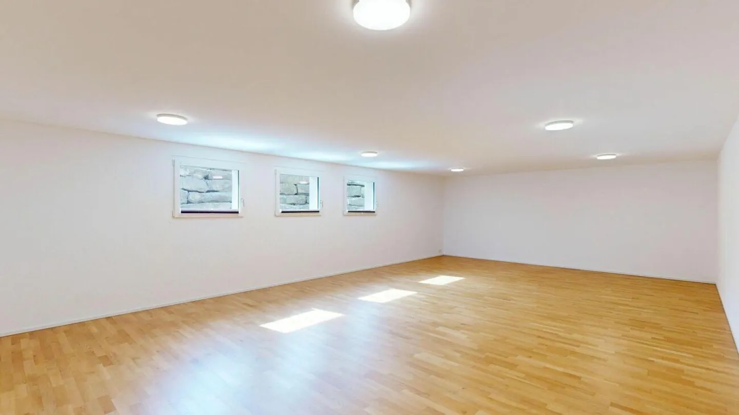 A room with many possibilities - Photo 2 of 6