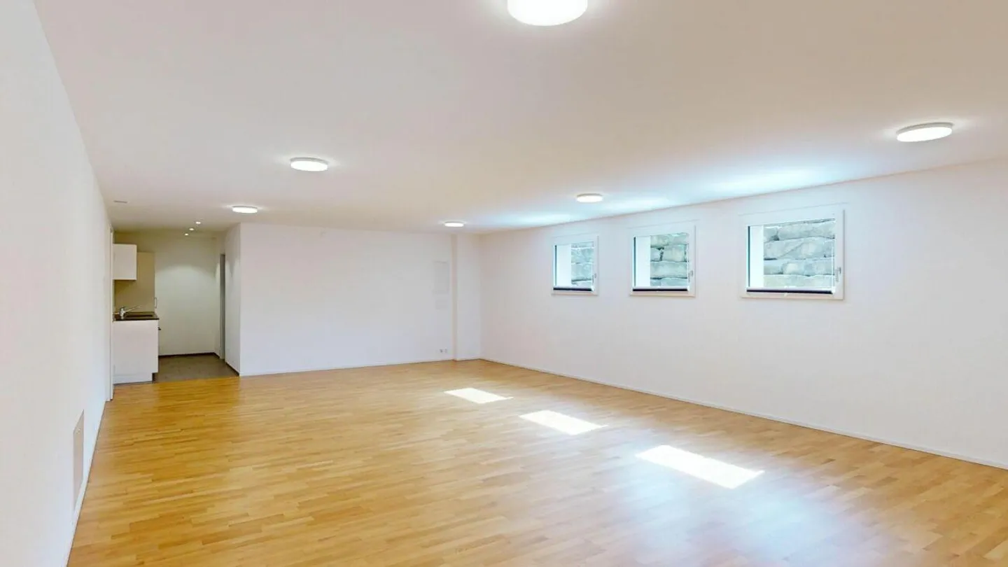 A room with many possibilities - Photo 3 of 6