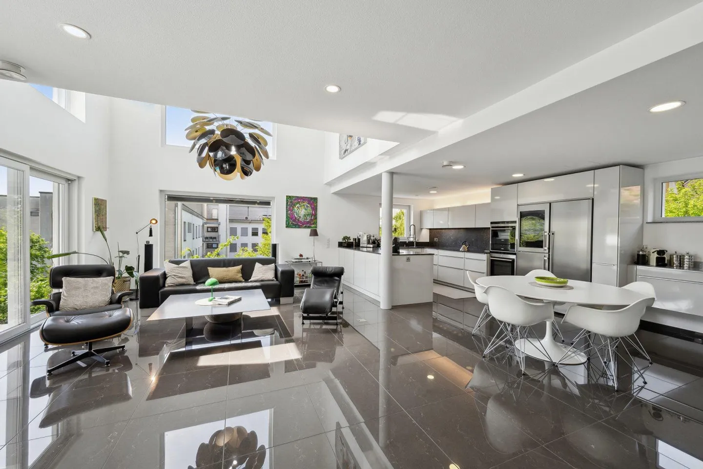 Modernes Design trifft auf Wohnkomfort - Foto 2 von 15