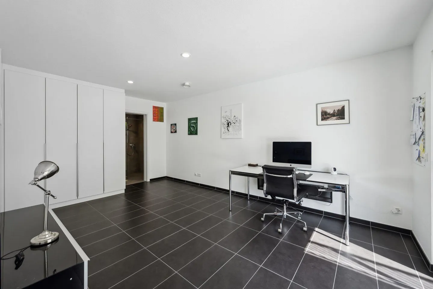 Modernes Design trifft auf Wohnkomfort - Foto 4 von 15