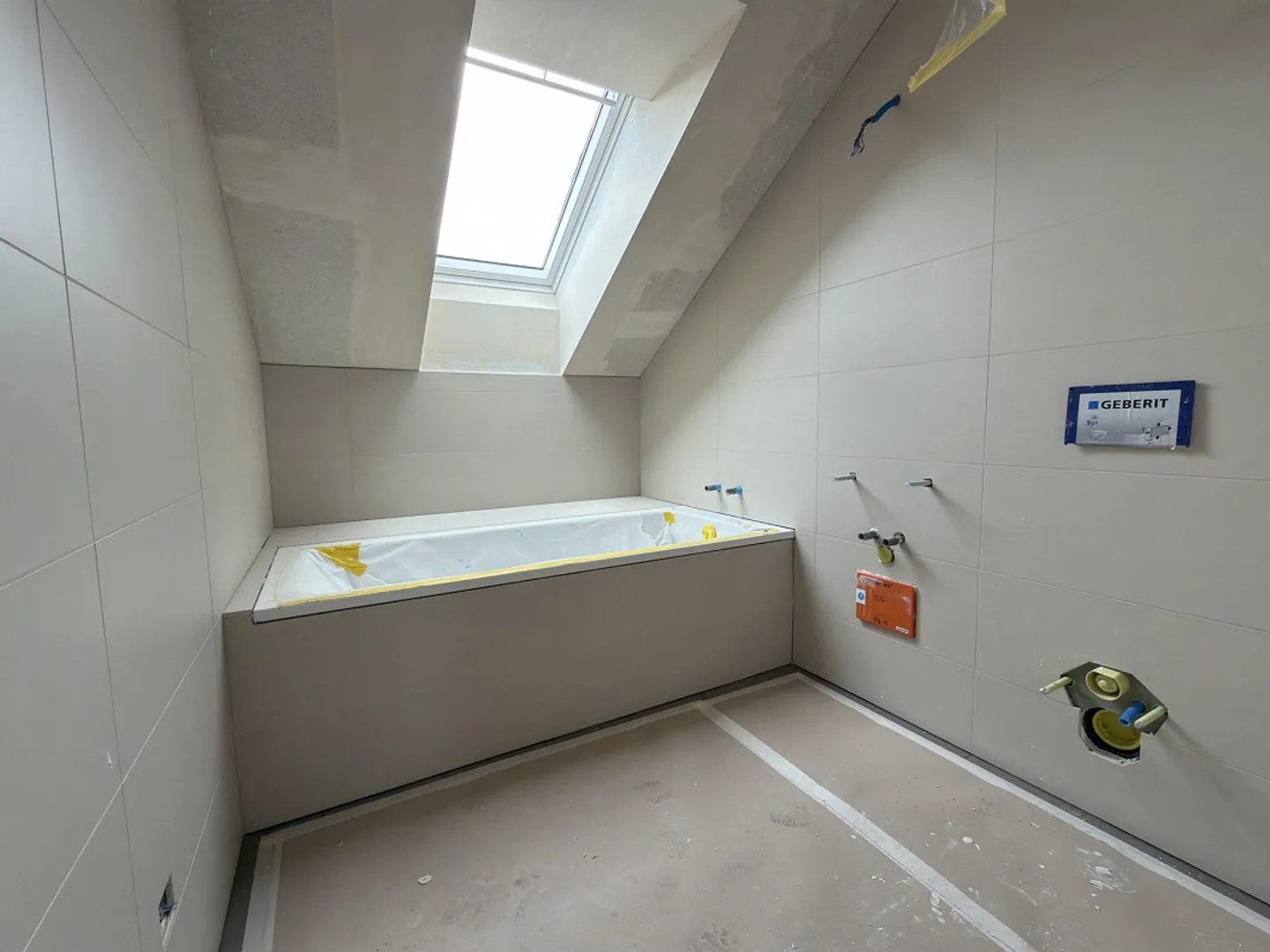 Erstbezug per 01.12.2025 – schöne 3.5-Zimmerwohnung mit Loggia - Foto 5 von 14