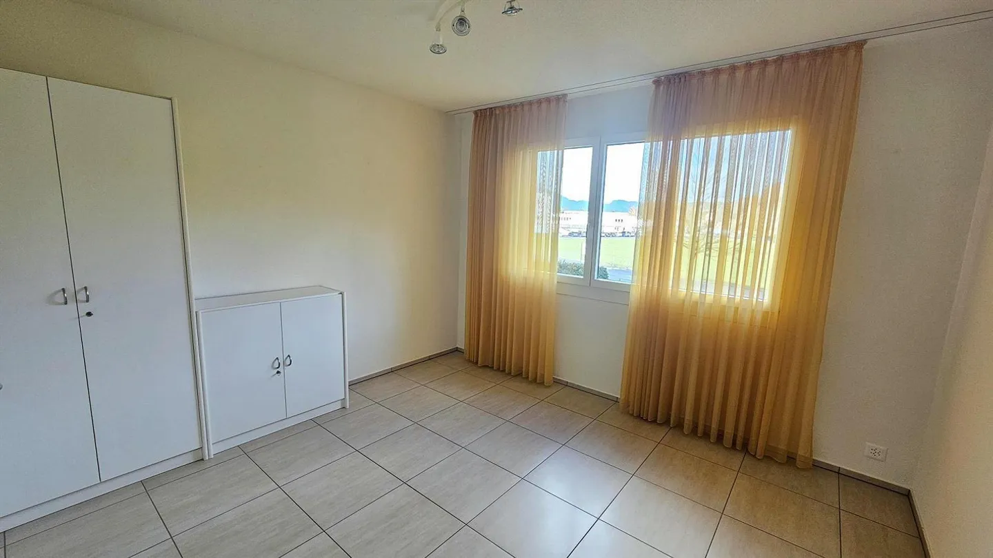 Uffici luminosi con vista sul verde in posizione centrale - Foto 2 di 10