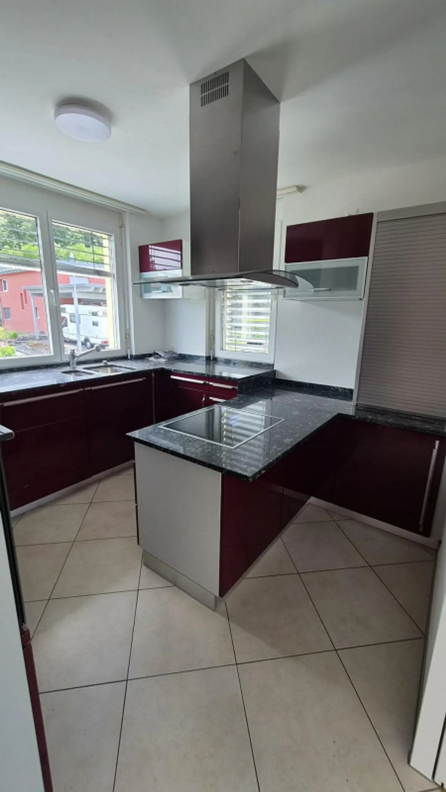 Appartamento soleggiato di 4,5 stanze al 1° piano in un quartiere tranquillo - Foto 5 di 17