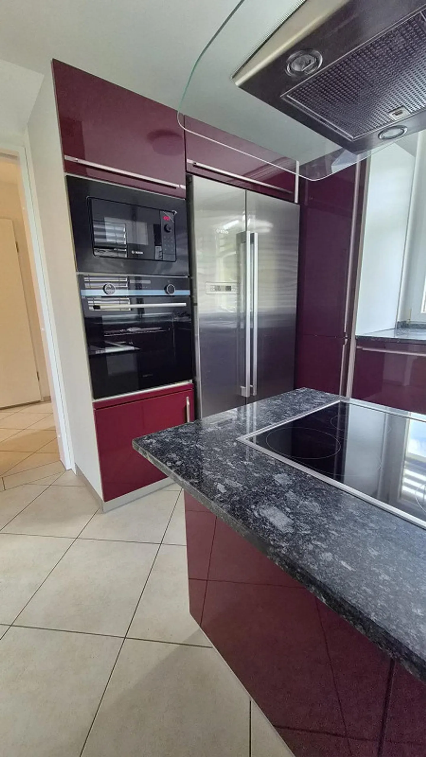 Appartamento soleggiato di 4,5 stanze al 1° piano in un quartiere tranquillo - Foto 6 di 17