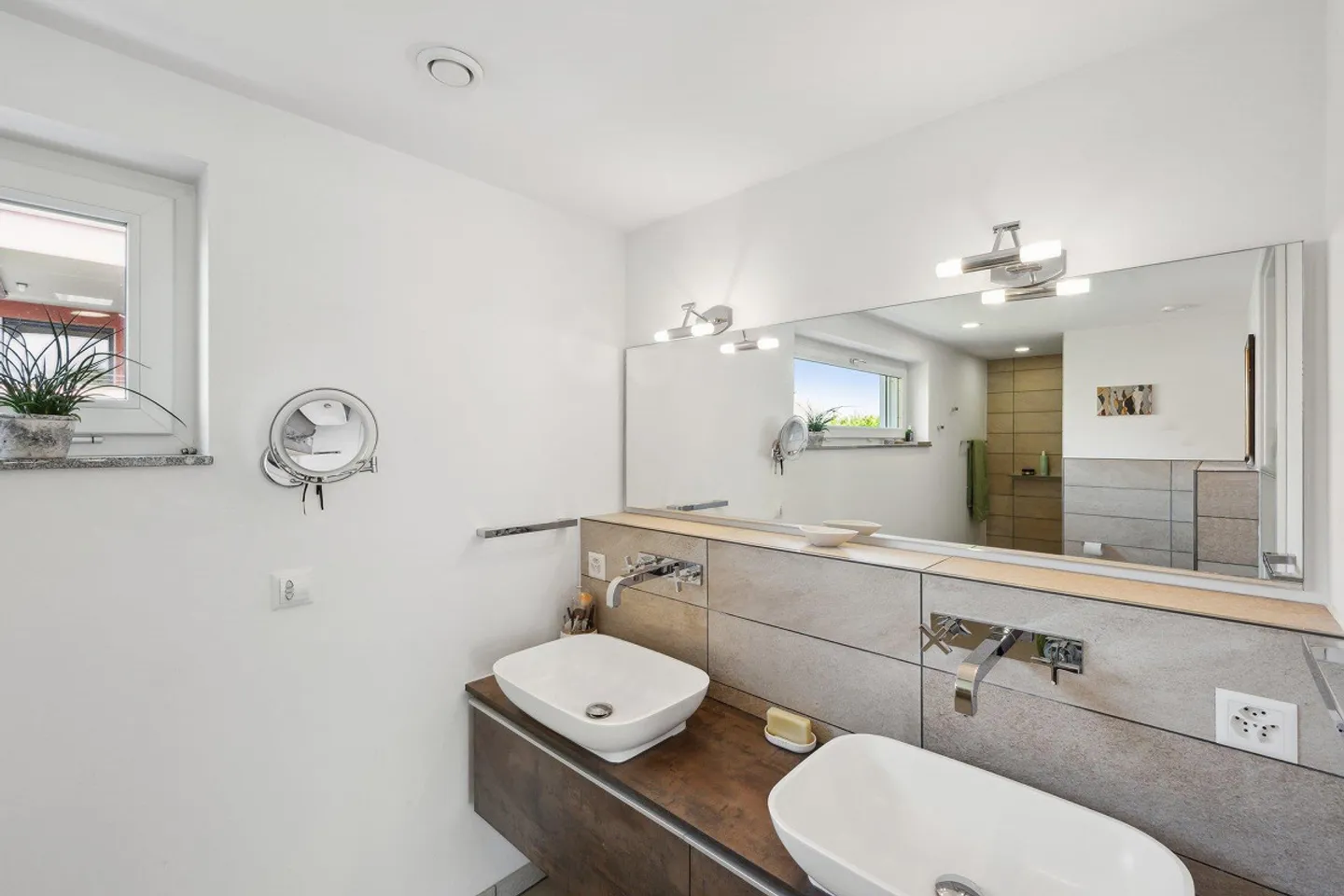 Modernes Design trifft auf Wohnkomfort - Foto 9 von 15