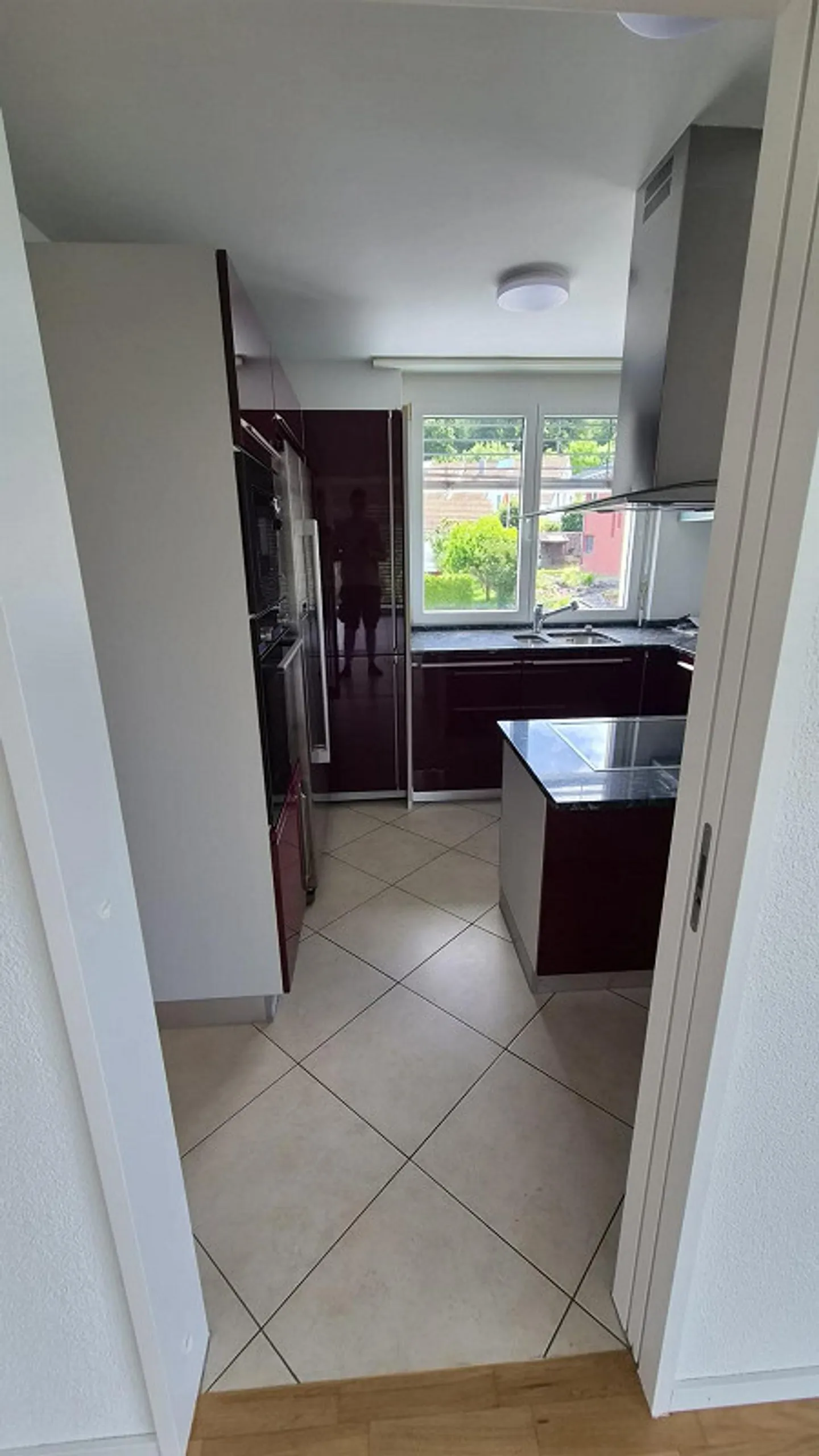 Appartamento soleggiato di 4,5 stanze al 1° piano in un quartiere tranquillo - Foto 7 di 17