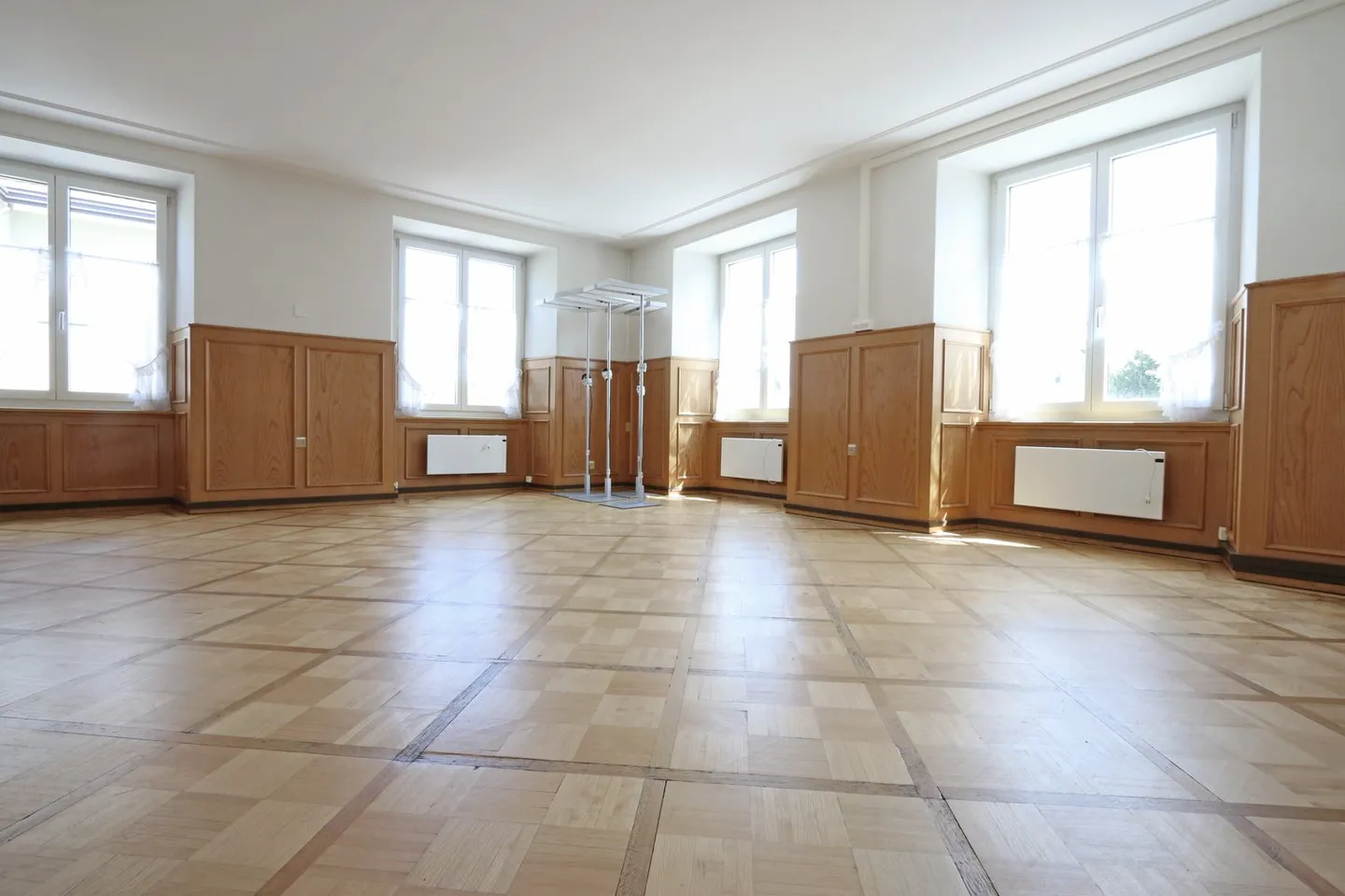 Locaux commerciaux / Showroom / Bureaux, 1er étage au milieu de Bülach - Photo 2 sur 8