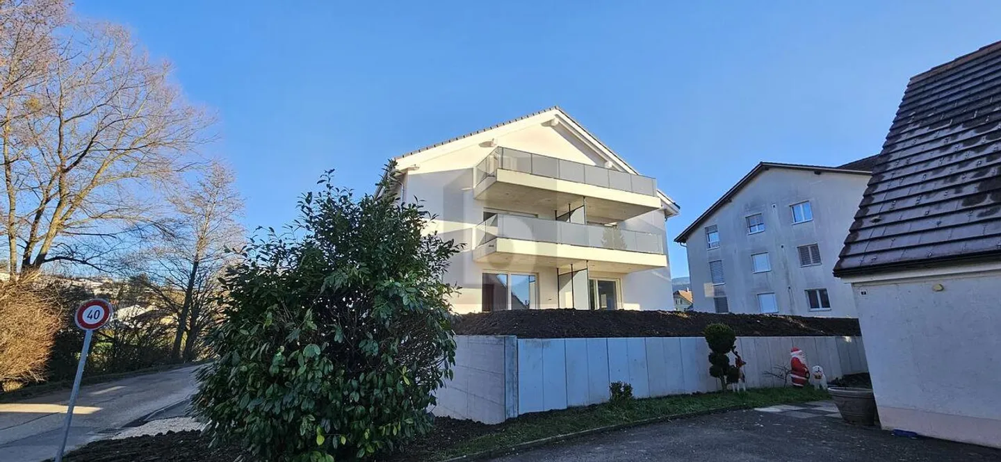 NUOVO CON UNA GRANDE TERRAZZA E UN GIARDINO - Foto 1 di 5
