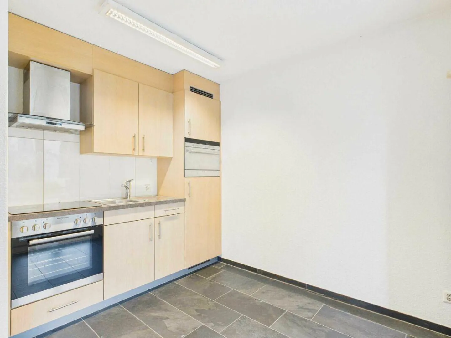 Freshly renovated 2-room apartment with charm in Bütschwil - Photo 3 of 7