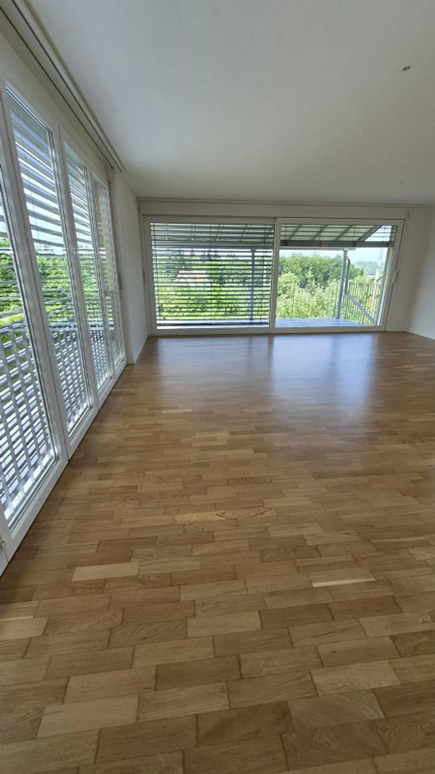 Appartamento soleggiato di 4,5 stanze al 1° piano in un quartiere tranquillo - Foto 10 di 17